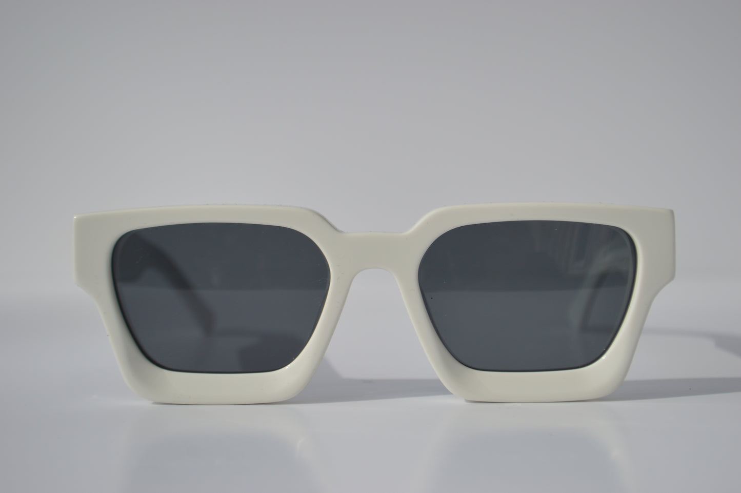 Misterio white sunglasses