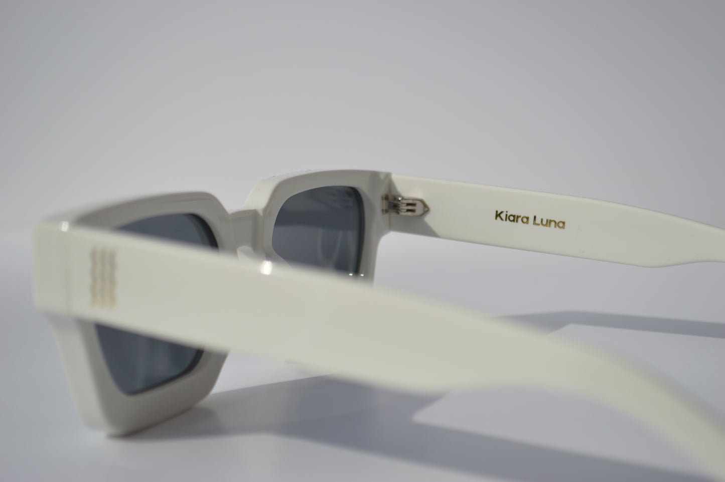 Misterio white sunglasses